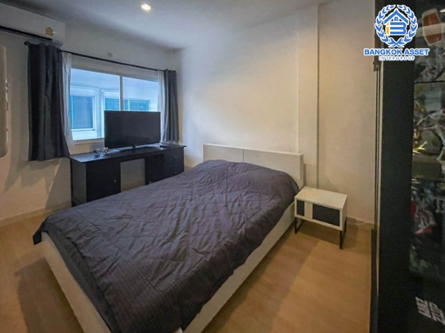 ทาวน์เฮ้าส์มือสองย่านกรุงเทพฯ ม.เนอวานา คลัสเตอร์ รามคำแหง เนื้อที่มากถึง 21.7 ตร.ว. ฟังก์ชัน 3 ห้องนอน 2 ห้องน้ำ 2 ที่จอดรถ บ้านสภาพสวย พร้อมอยู่ บนทำเลแห่งการเดินทาง ใกล้สนามบินสุวรรณภูมิ และรถไฟฟ้า (ในอนาคต) สายสีส้ม "สถานีราษฎร์พัฒนา"